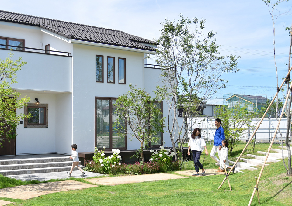 新潟でデザイン住宅を建てるならアットホームラボ